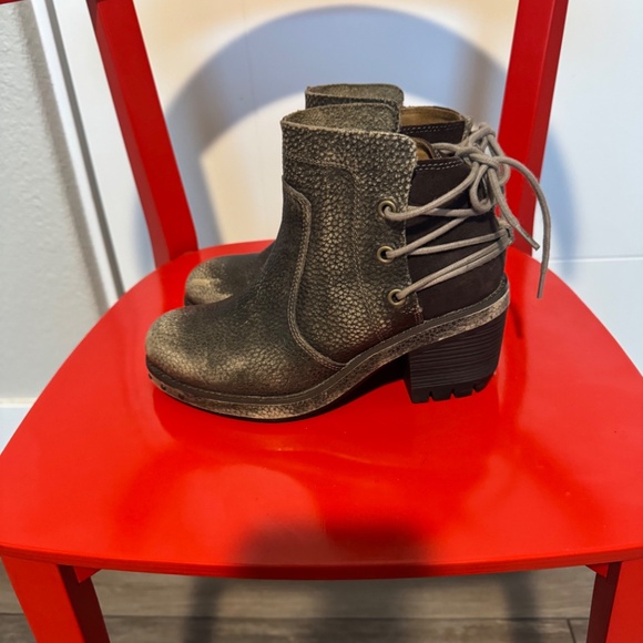 CAT (Caterpillar) distressed T1256 Lace Up leather ankle boots - Picture 2 of 4